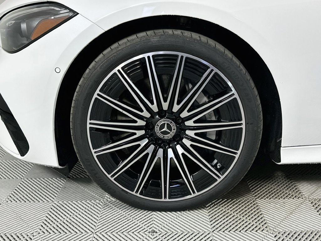 New 2027 MANUFAKTUR Moonlight White Metallic Mercedes-Benz CLE 450 image 32