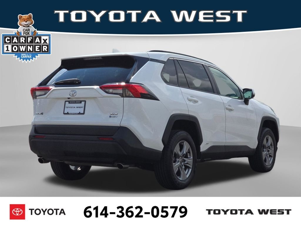 Used 2025 White Toyota XLE image 7