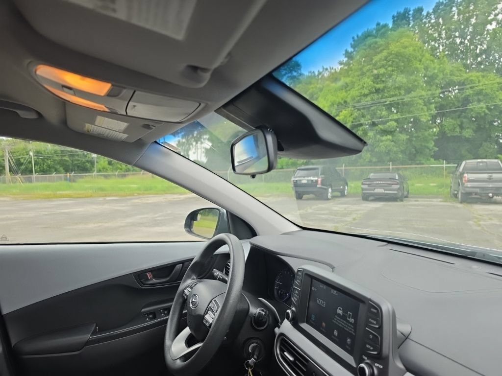 Used 2021 Silver Hyundai SE image 33