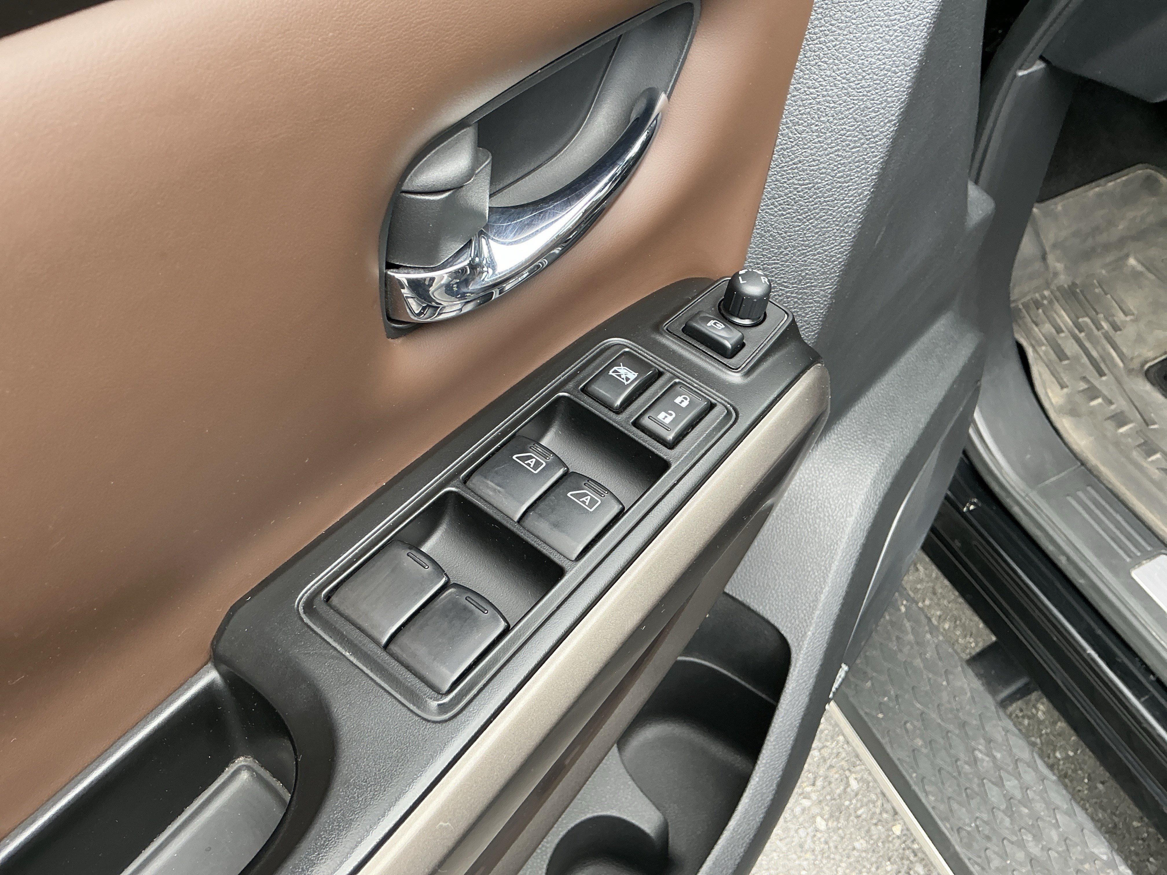 Used 2023 Super Black Nissan Platinum Reserve image 19