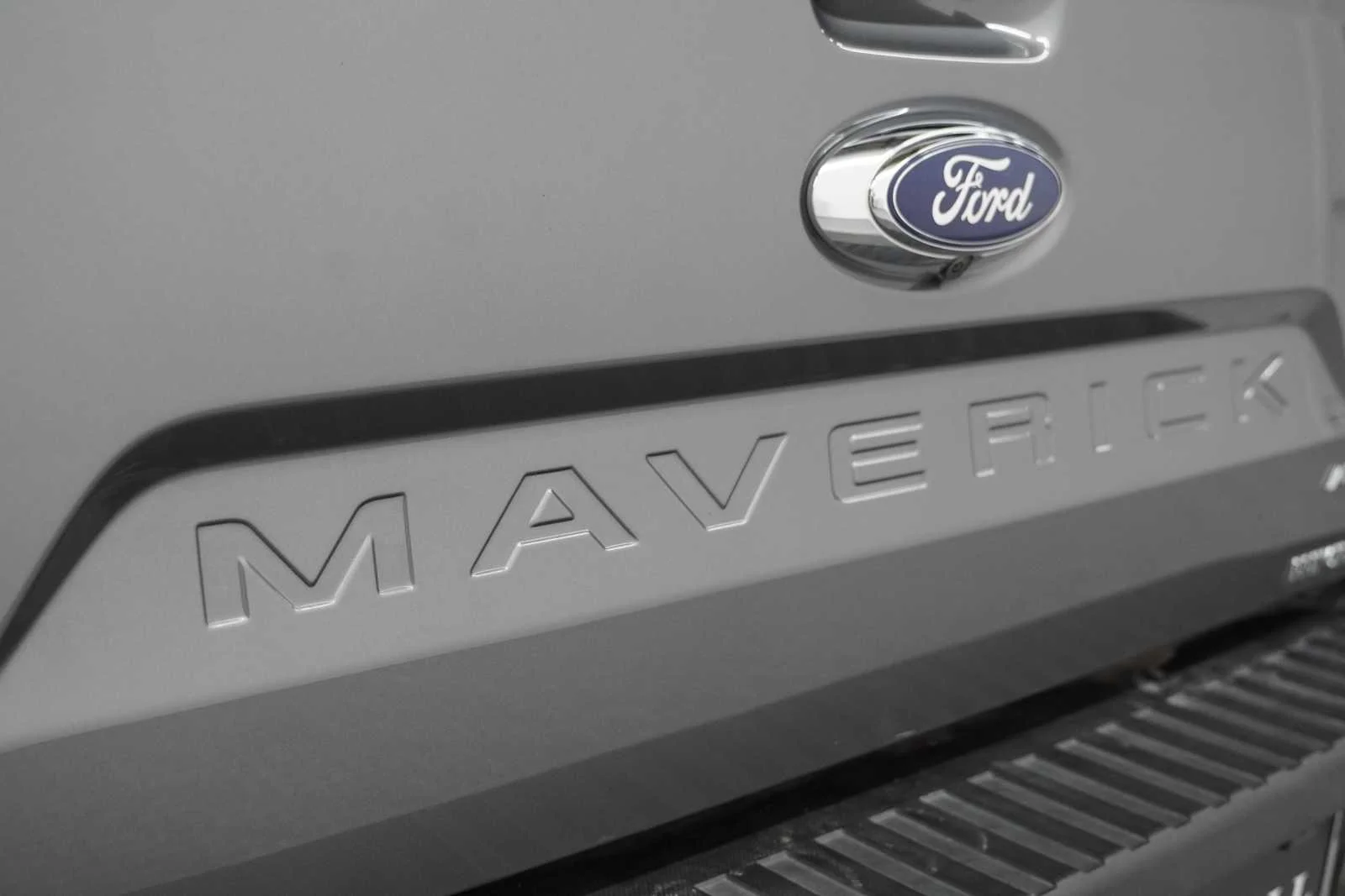 Used 2023 Carbonized Gray Metallic Ford Lariat image 9