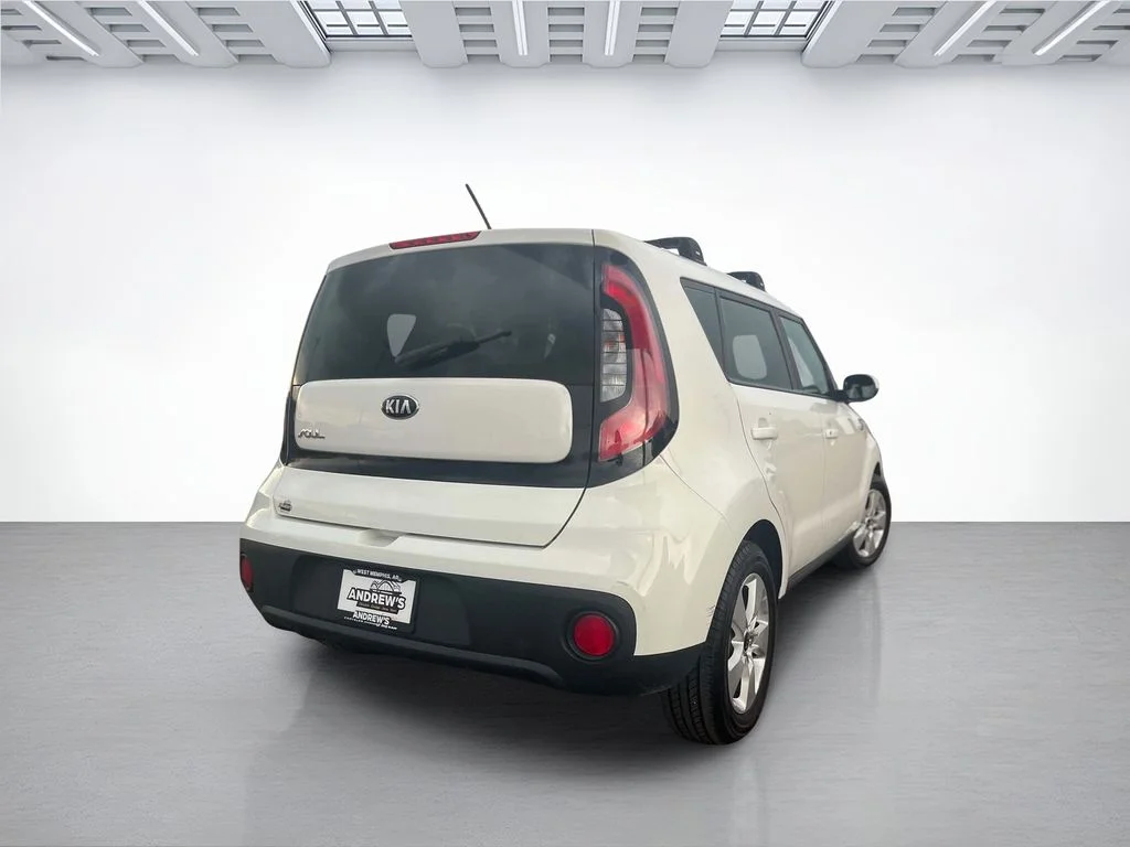 Used 2018 White Kia Base image 5