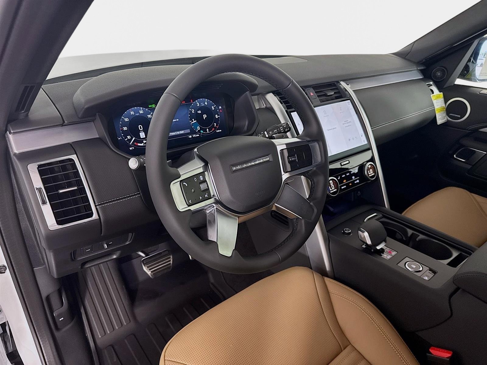 Used 2025 Fuji White Land Rover Dynamic SE image 9
