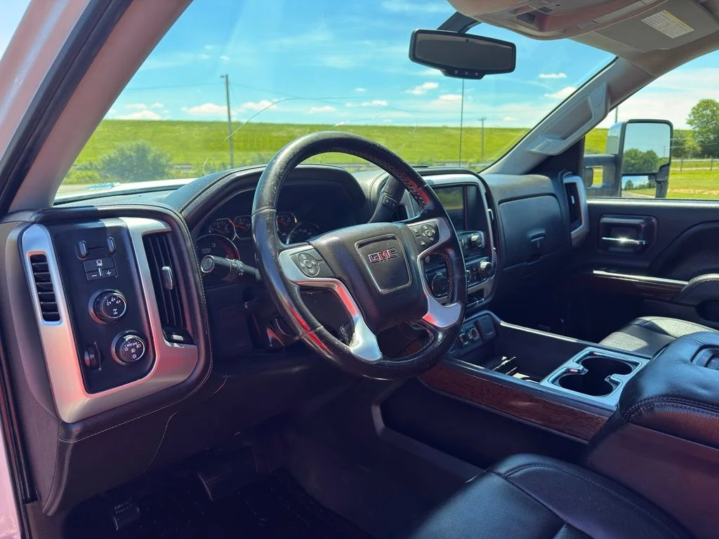 Used 2016 White GMC SLT image 17