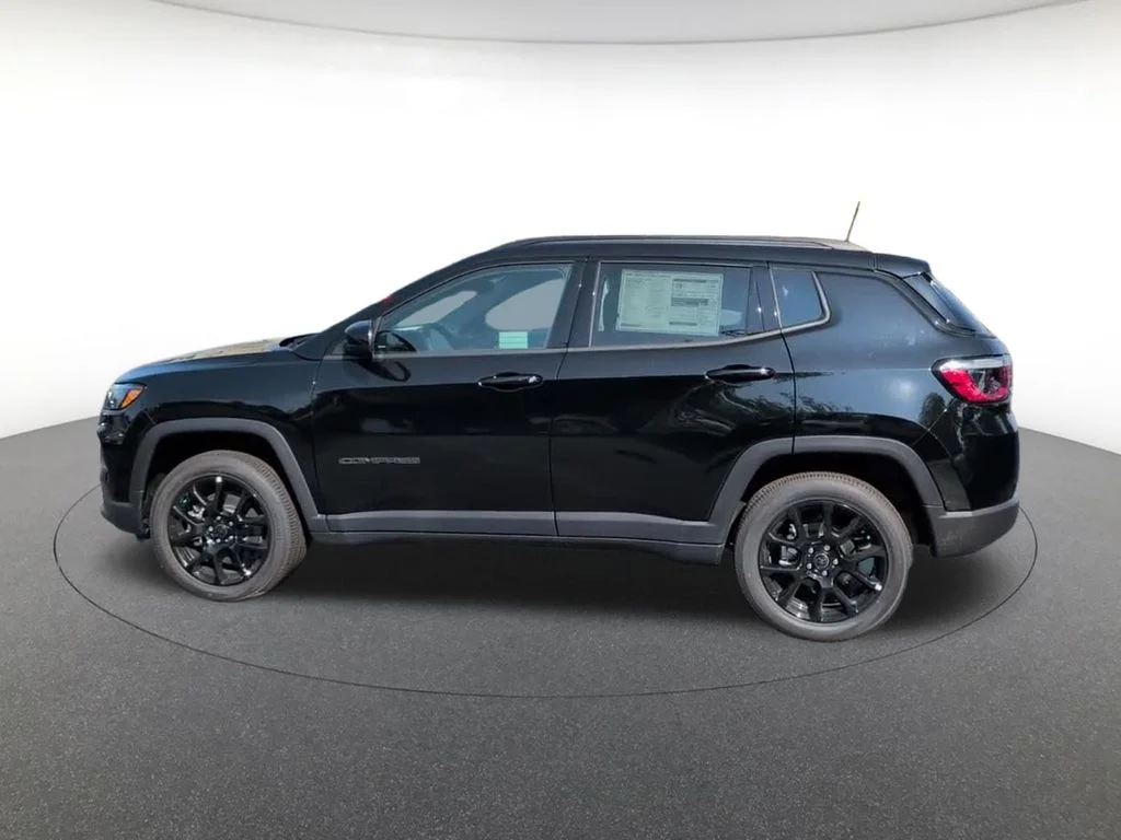 New 2026 Diamond Black Jeep Latitude image 10