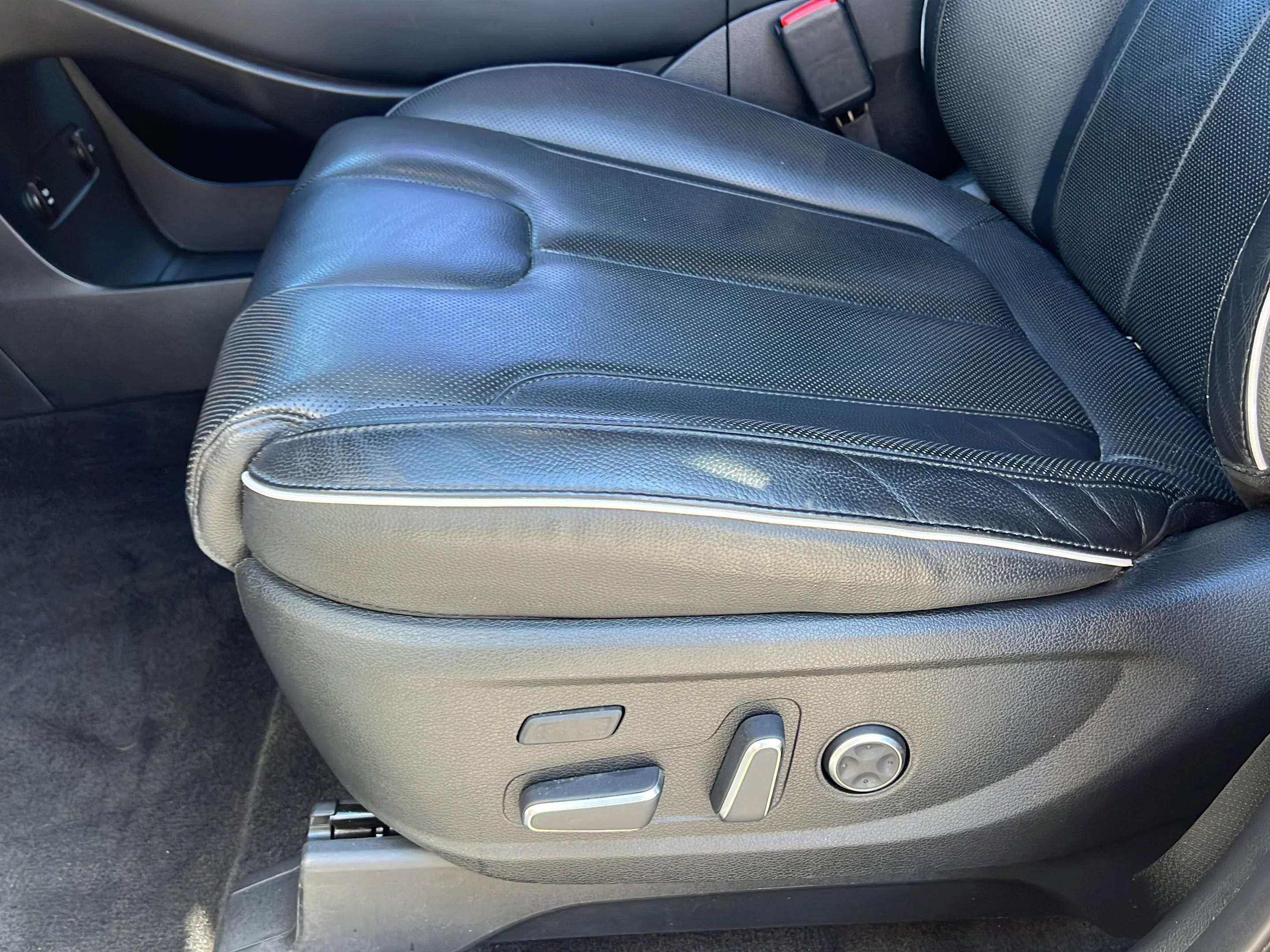 Used 2023 Steel Graphite Hyundai Limited image 15