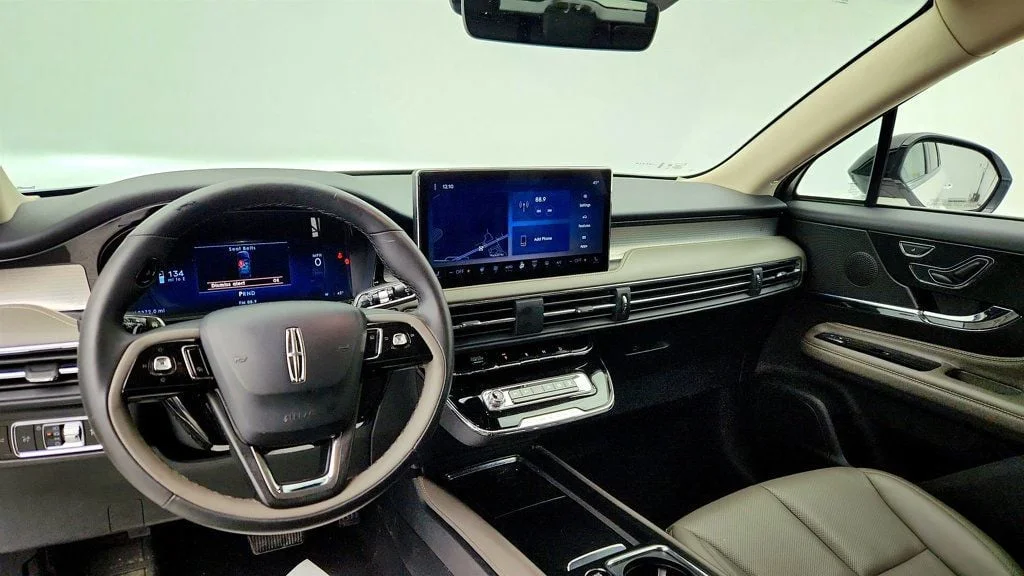 Used 2023 Pristine White Metallic Tri-Coat Lincoln Standard AWD w/ Equipment Group 101A and Co-Pilot360 Vision image 11