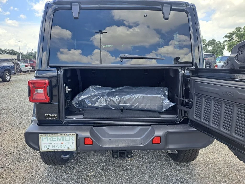 2025 Jeep Wrangler 4-Door Sahara - Photo 21