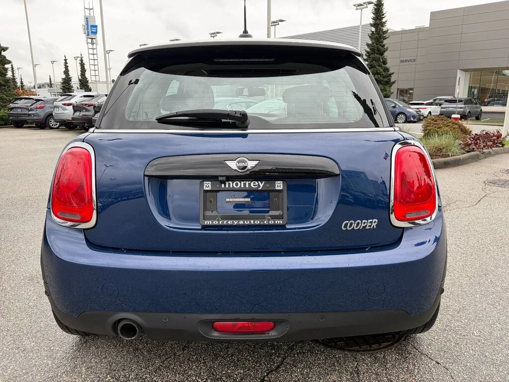 Used 2018  MINI 3 Door Great price,Fun to drive,Financing availa image 8