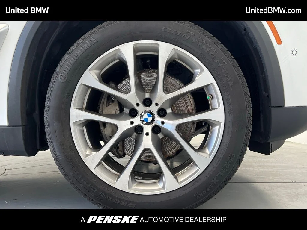 Used 2025 White Metallic BMW xDrive40i image 23