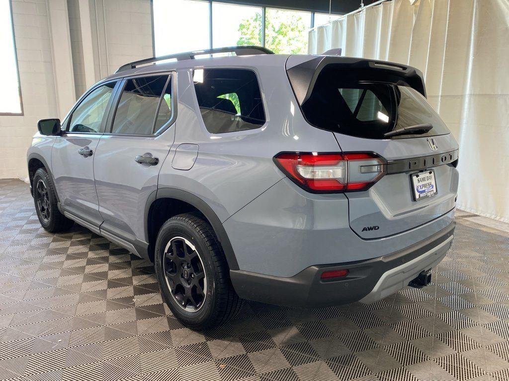Used 2025 Lunar Silver Metallic Honda TrailSport image 9