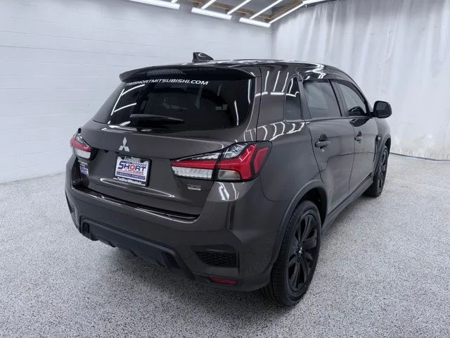 Used 2024  Mitsubishi 2.0 LE image 2