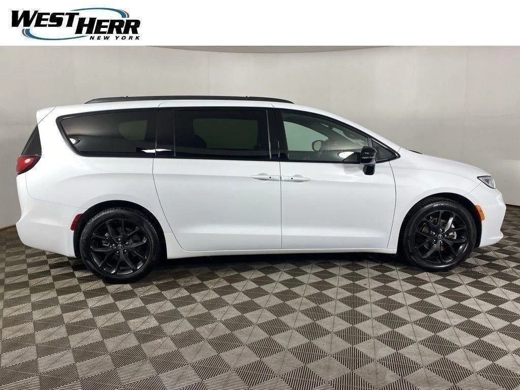 Used 2026 Bright White Clearcoat Chrysler Select image 46