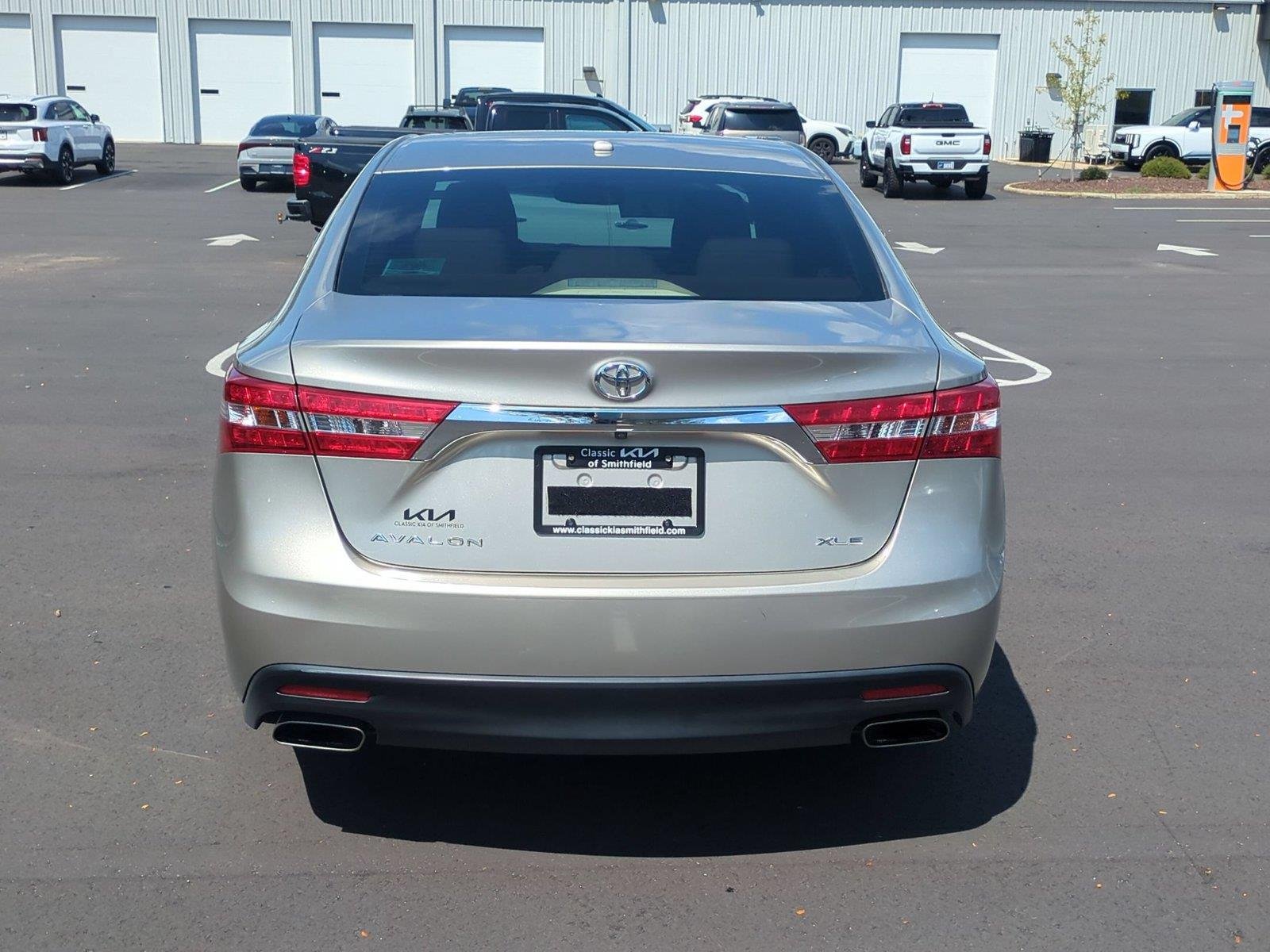 Used 2013  Toyota XLE Touring image 4
