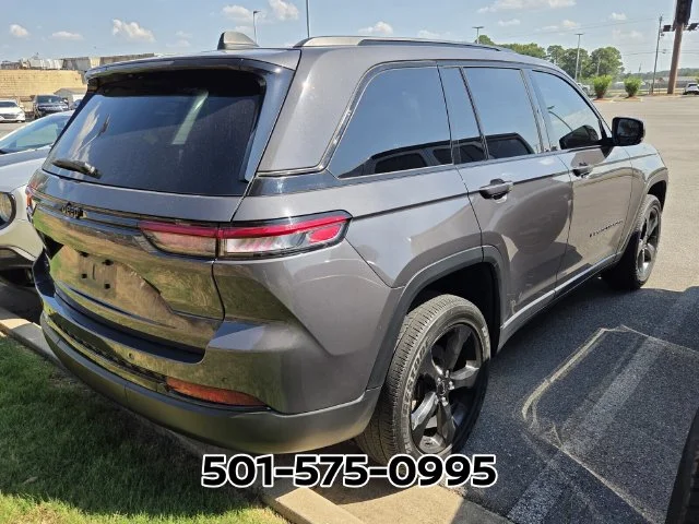Used 2023 Gray Jeep Altitude X image 4