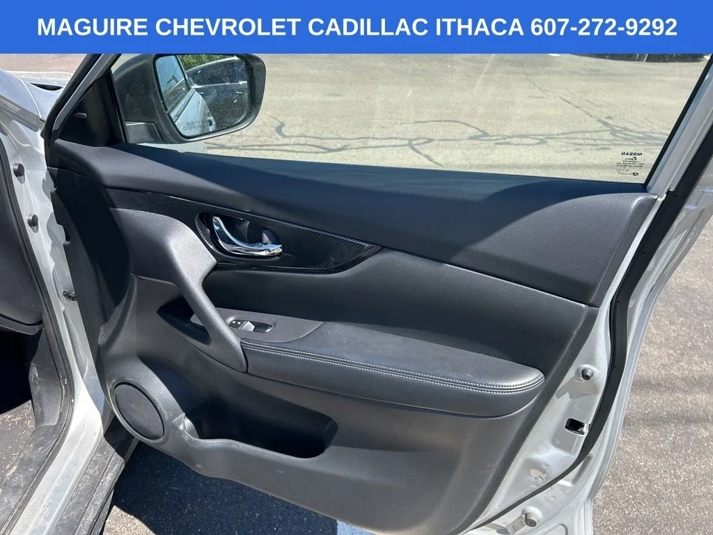 Used 2019 Silver Nissan SL image 10
