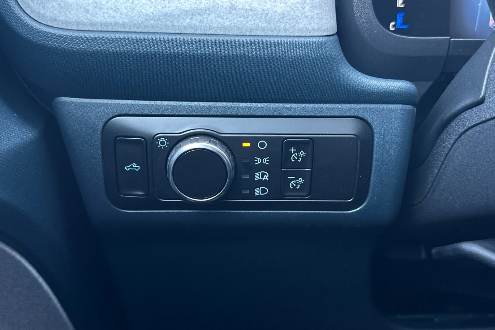 New 2026 Carbonized Gray Metallic Ford XLT image 25