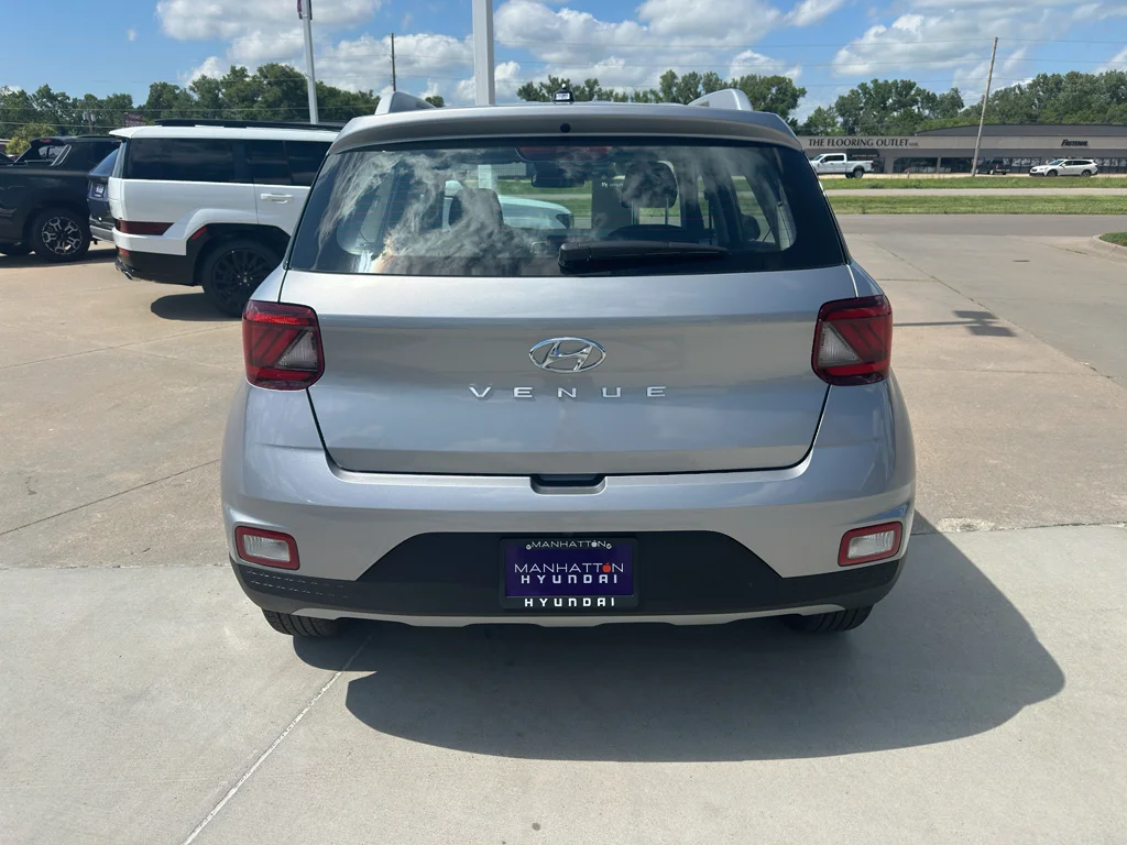 New 2026 Shimmering Silver Hyundai SEL image 9