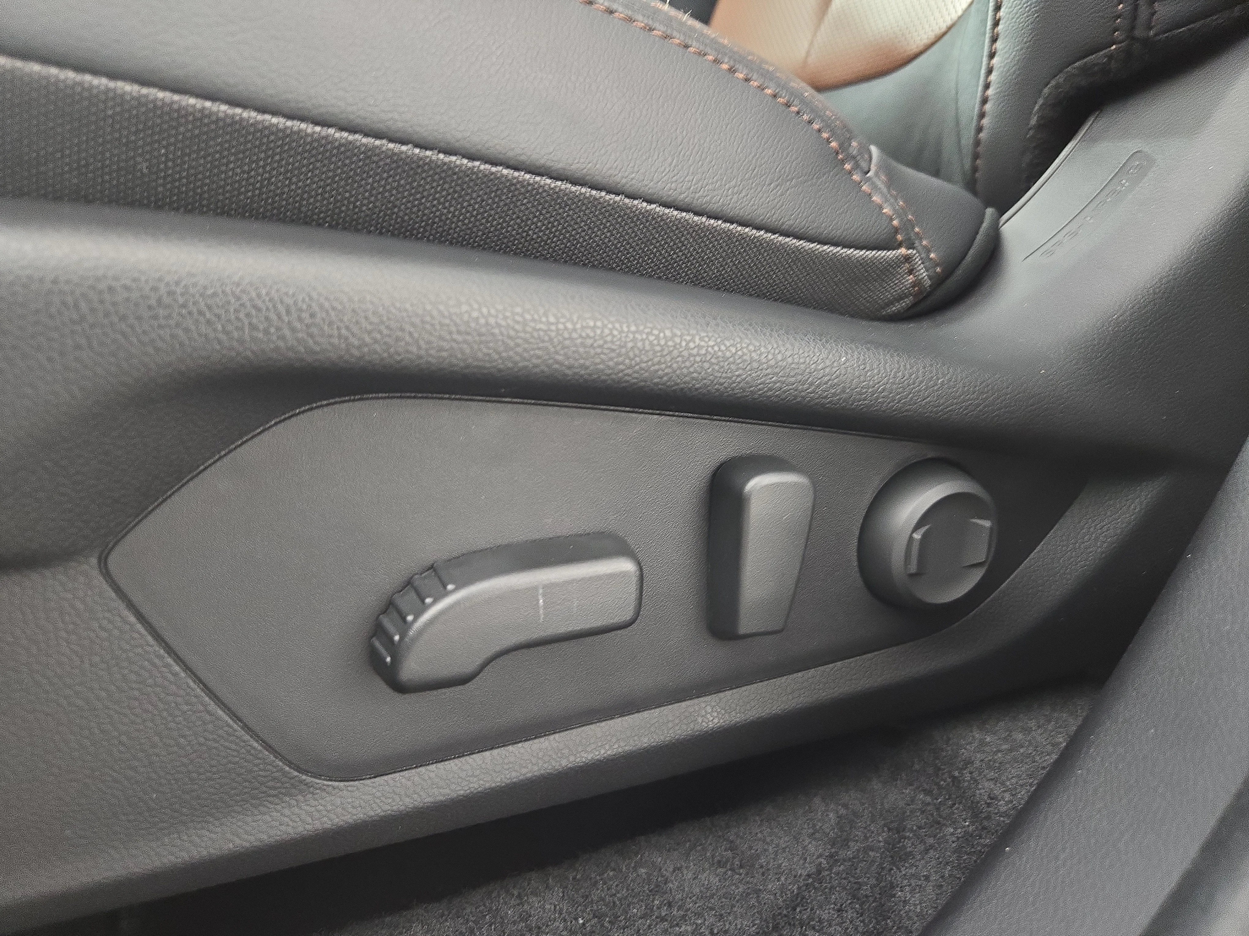 New 2026 ICE SILVER METALLIC Subaru Touring image 15