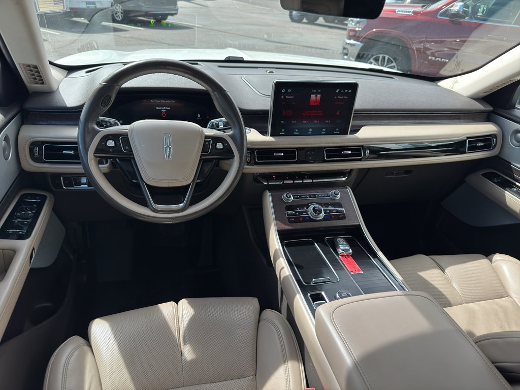 Used 2023 Pristine White Metallic Tri-Coat Lincoln Reserve image 22