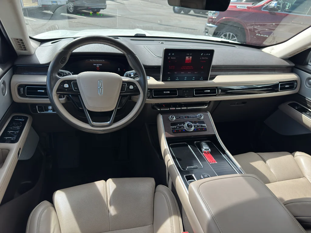 Used 2023 Pristine White Metallic Tri-Coat Lincoln Reserve image 22