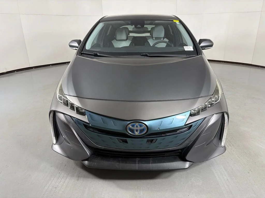 Used 2018 Gray Toyota Premium image 3