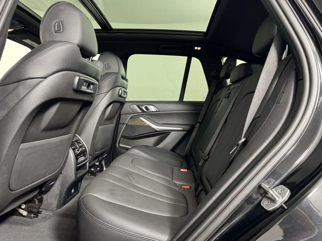 Used 2022 Black BMW xDrive40i image 33