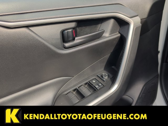 Used 2025 White Toyota LE image 10