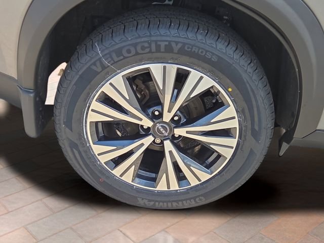 Used 2023 Gun Metallic Nissan SV image 4