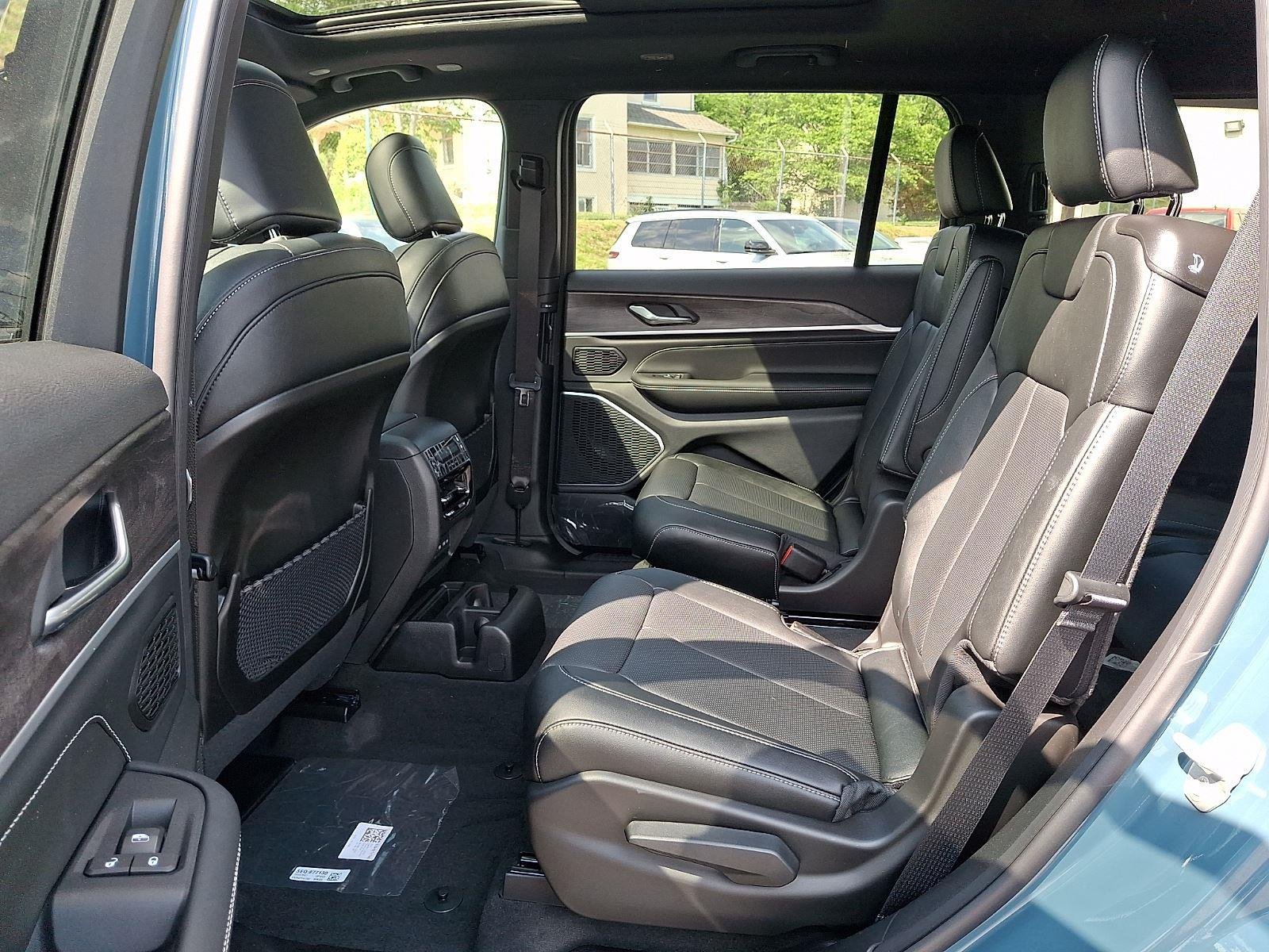 New 2026 Steel Blue Exterior Paint Jeep Limited Reserve image 7