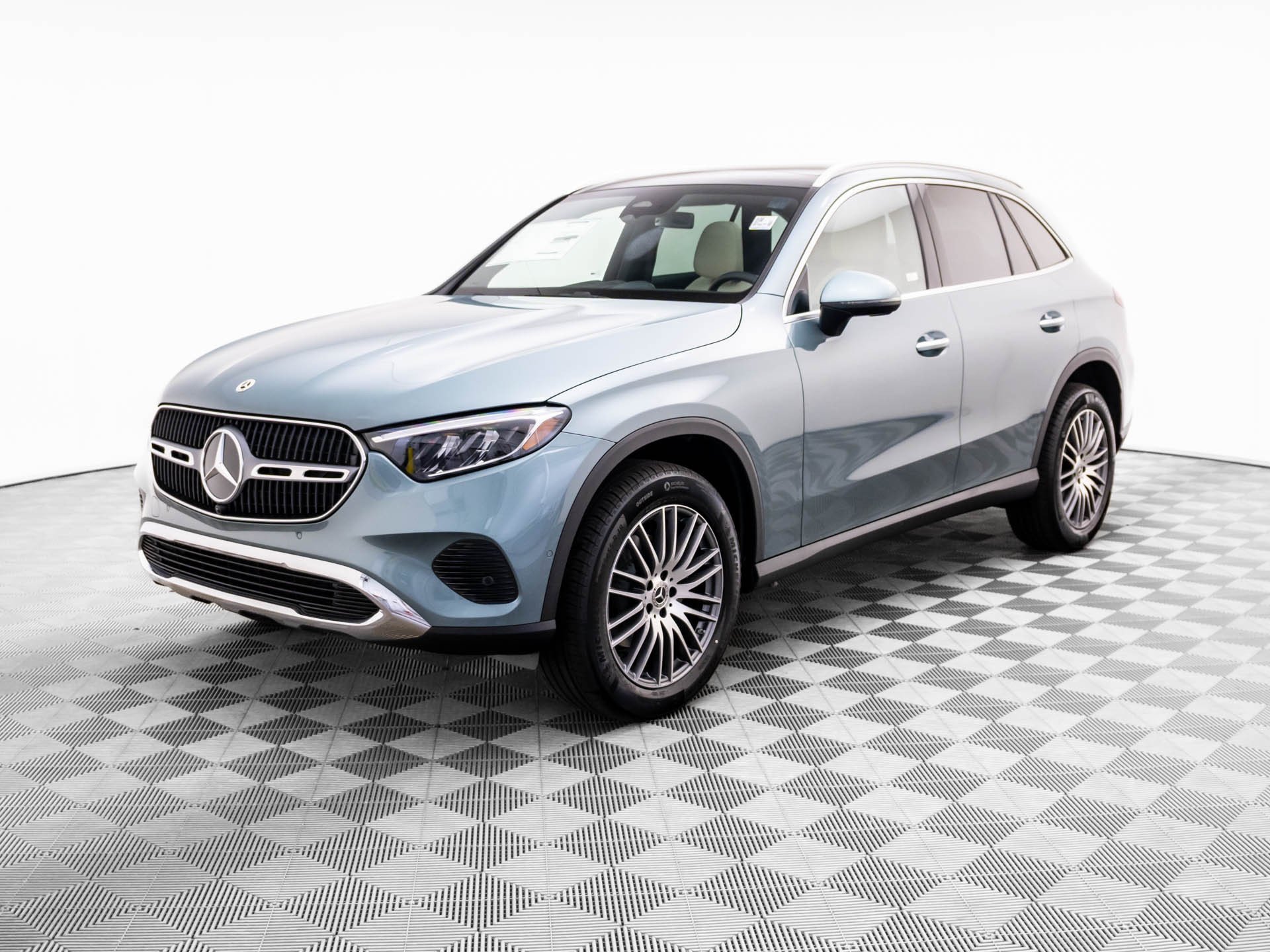 Used 2026 Silver Mercedes-Benz GLC 300 image 1