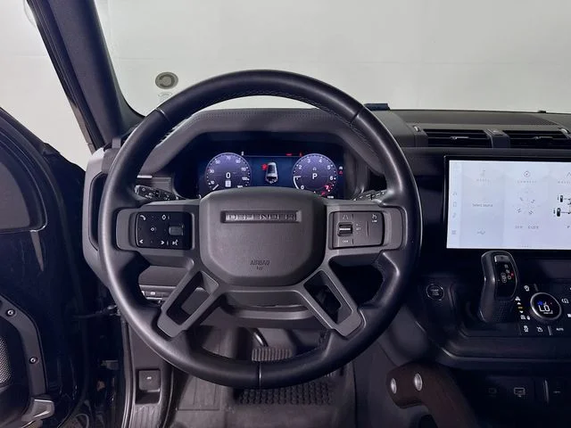 Used 2023 Black Land Rover X-Dynamic SE image 12