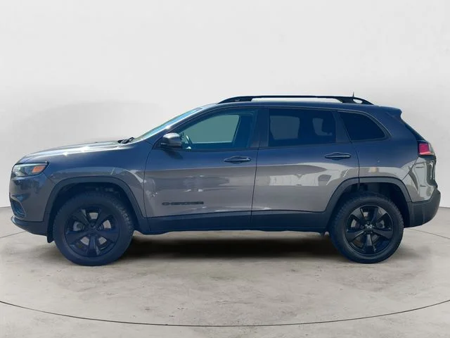 Used 2019 Gray Jeep Latitude Plus image 2