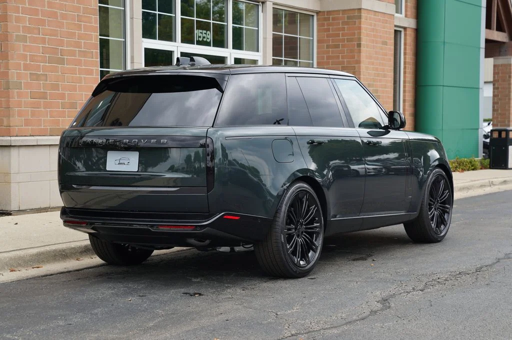 New 2026 Belgravia Green Land Rover SE image 6