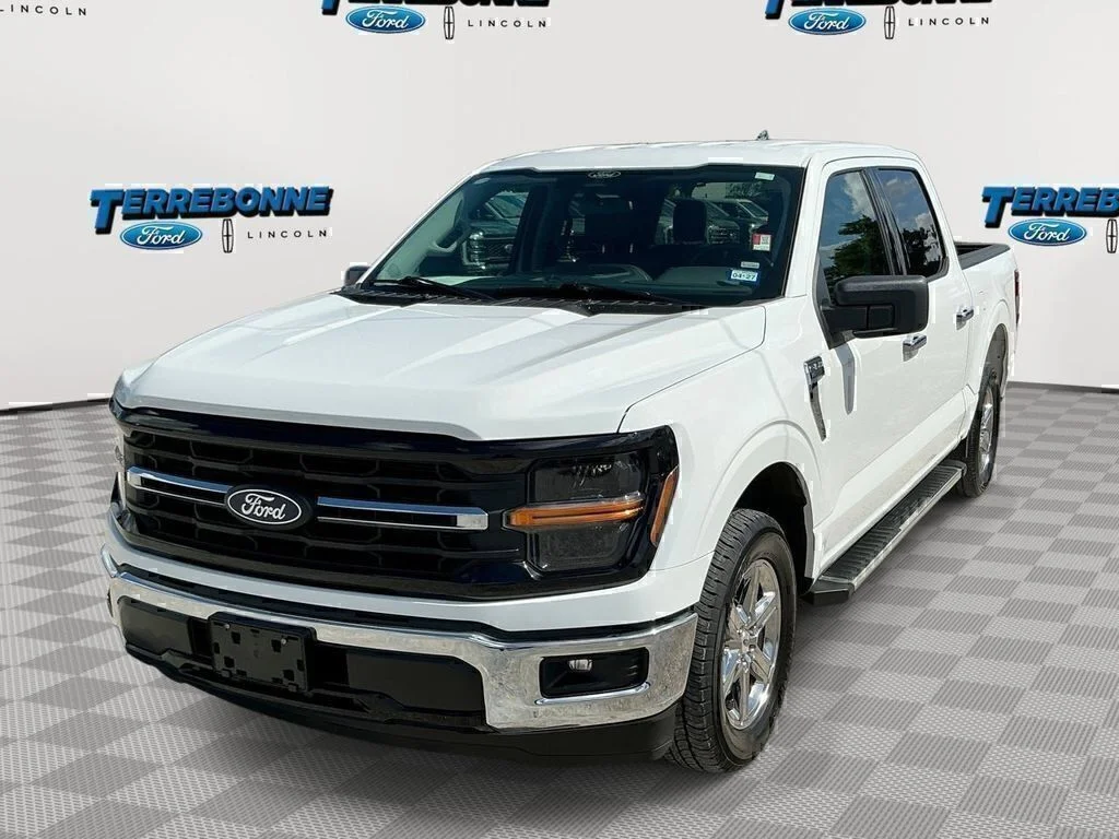 Used 2025 Oxford White Ford XLT image 1
