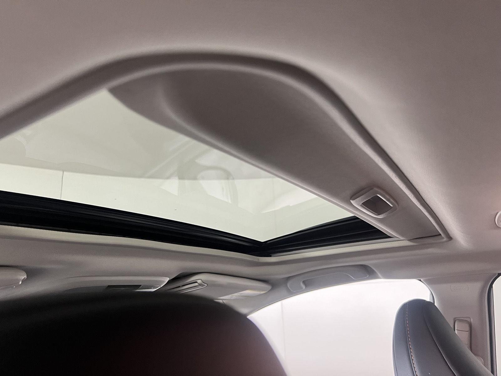 Used 2024 Crystal White Pearl Subaru Limited image 4
