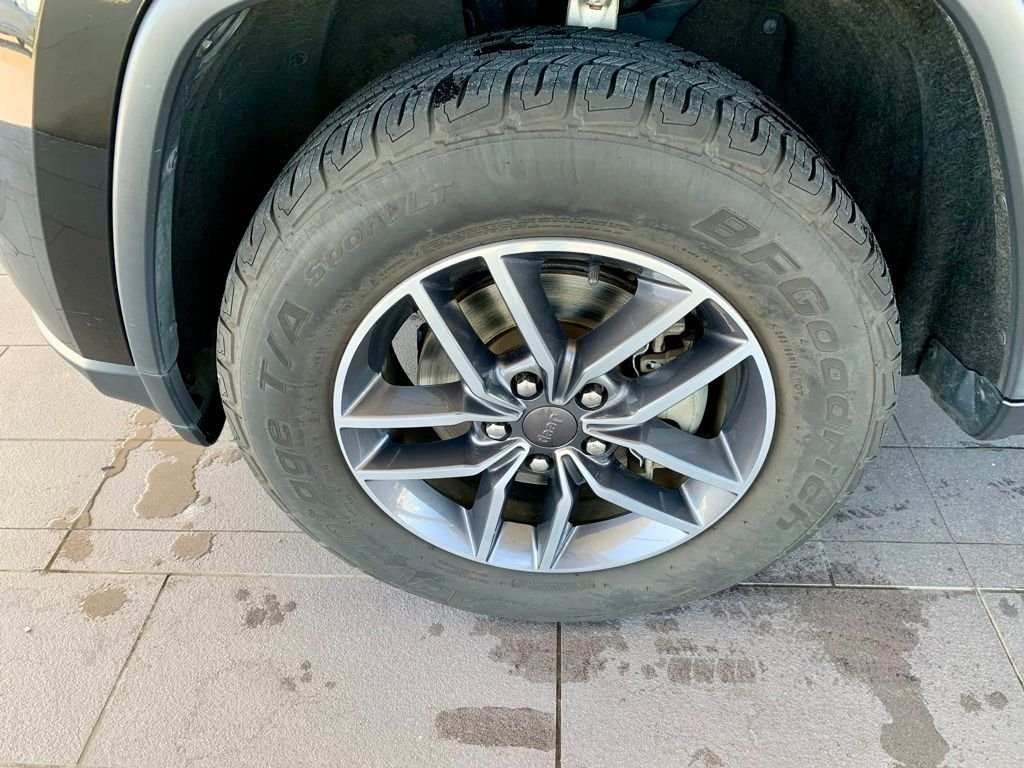 Used 2019 Black Jeep Limited image 11