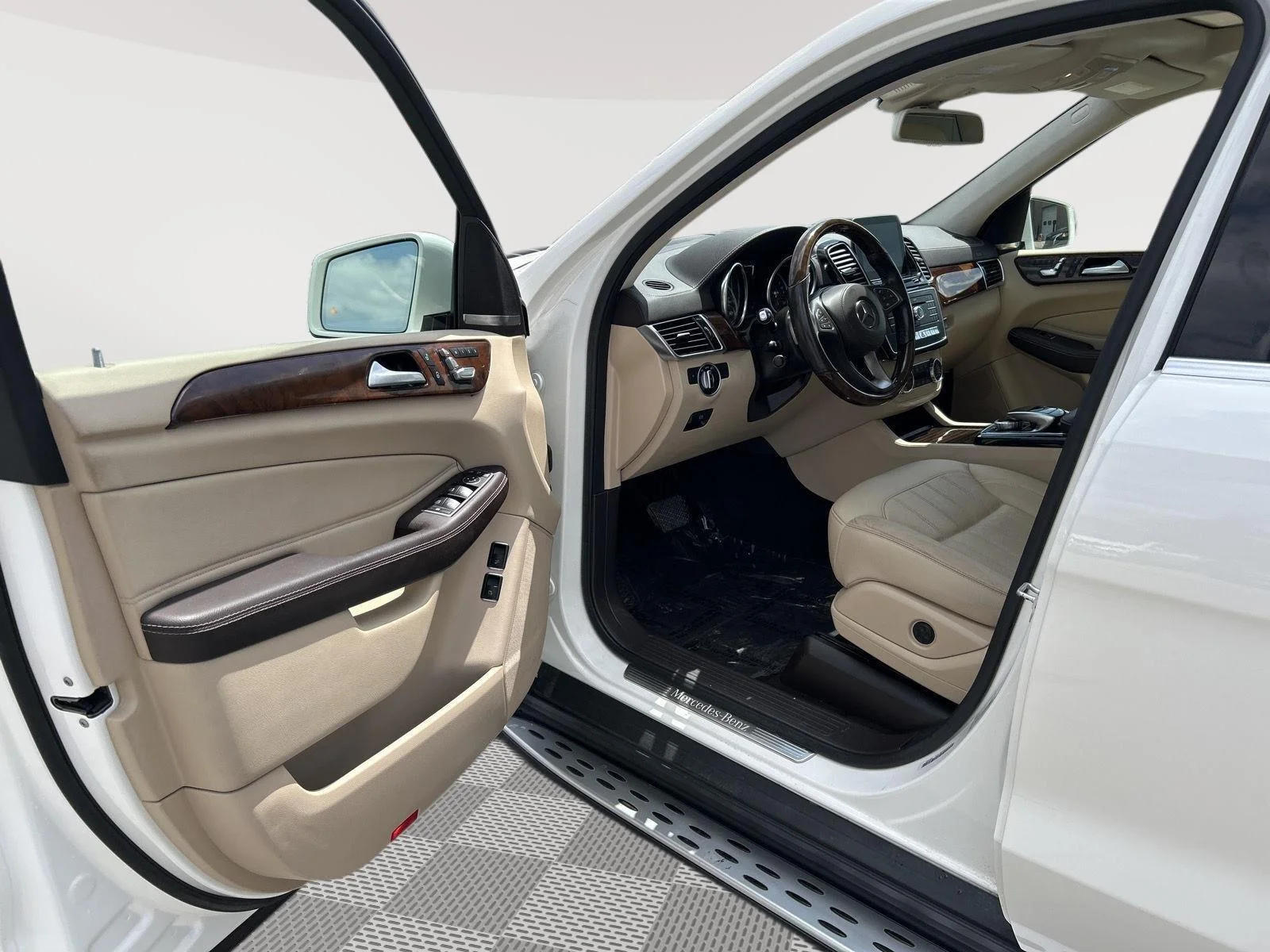 Used 2017  mercedes-benz GLS 450 4MATIC® SUV image 11