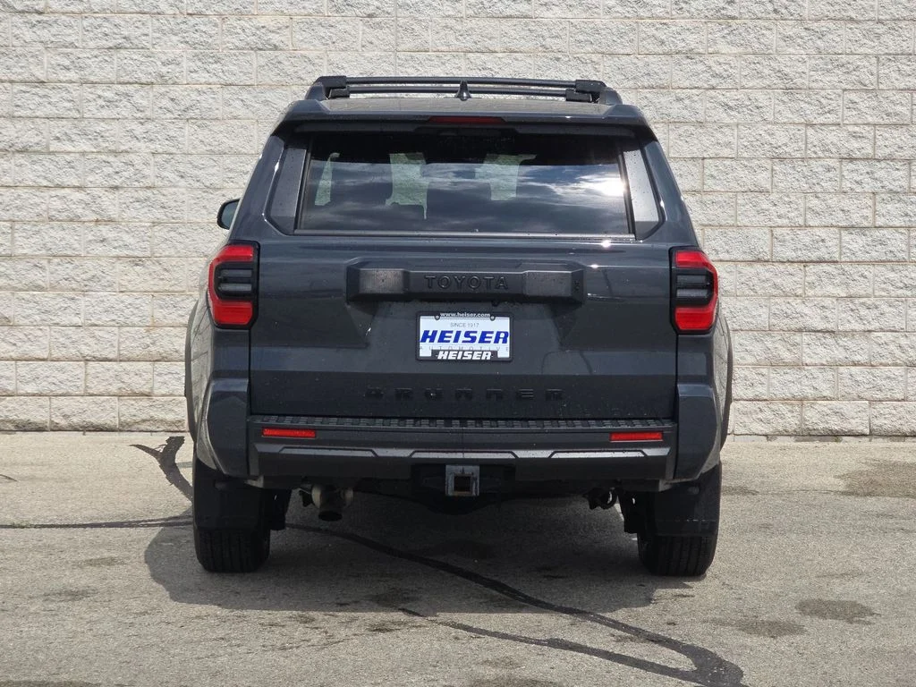 Certified Used 2025  Toyota SR5 image 12