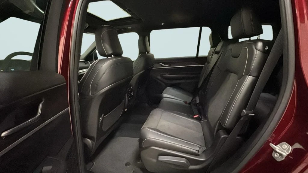 New 2026 Velvet Red Pearl-Coat Exterior Paint Jeep Altitude image 12