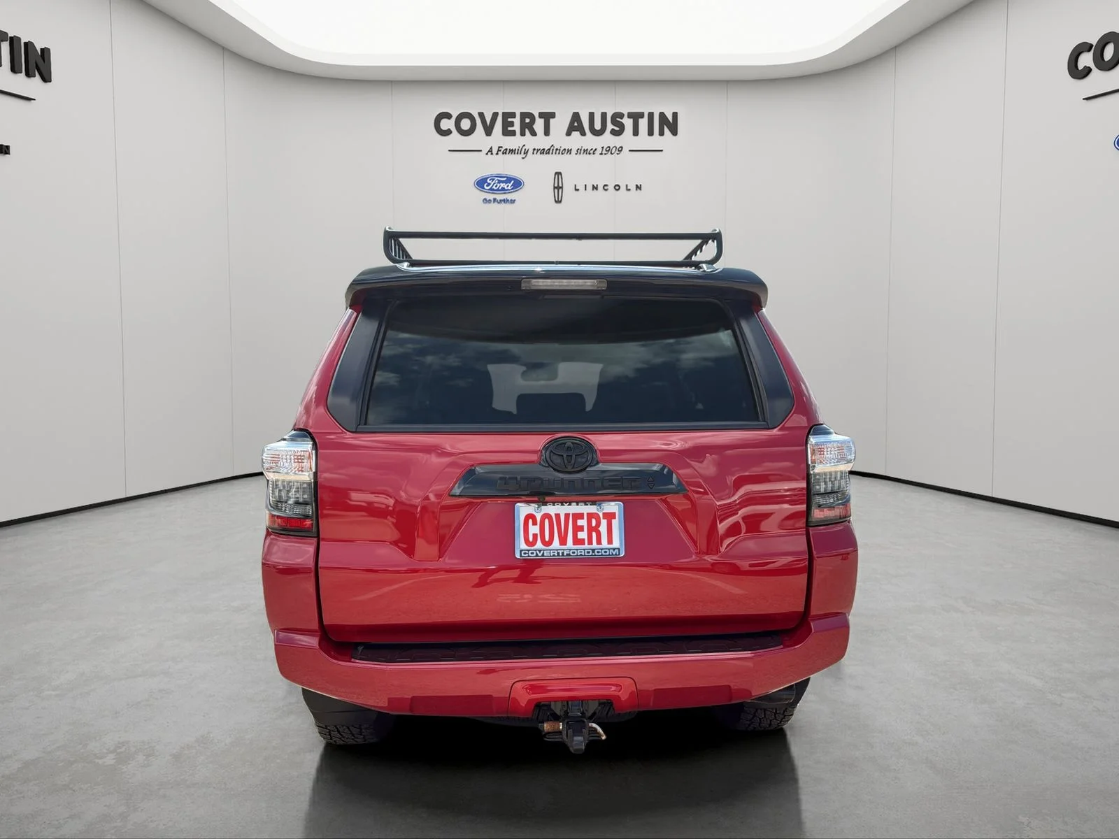 Used 2021 Red Toyota Venture image 4