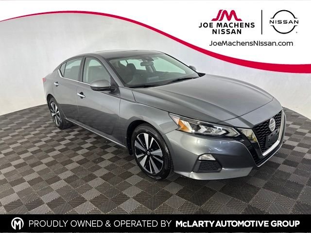 Used 2021 Gray Nissan 2.5 SV image 1
