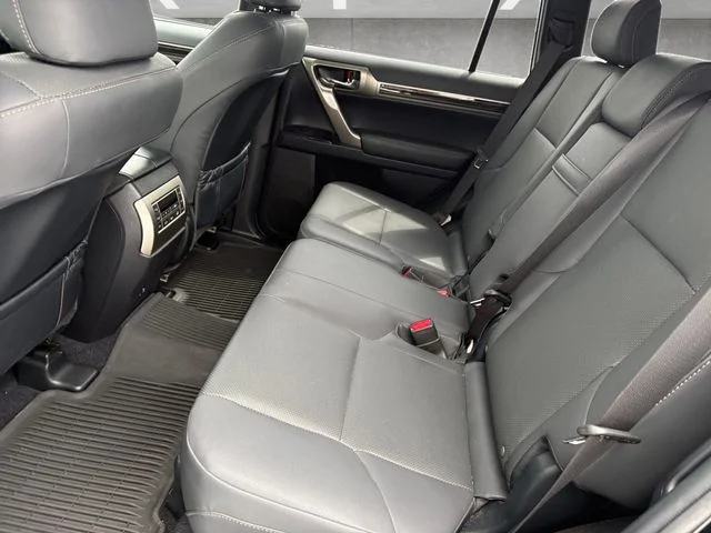 Used 2021 Black Lexus 460 image 22