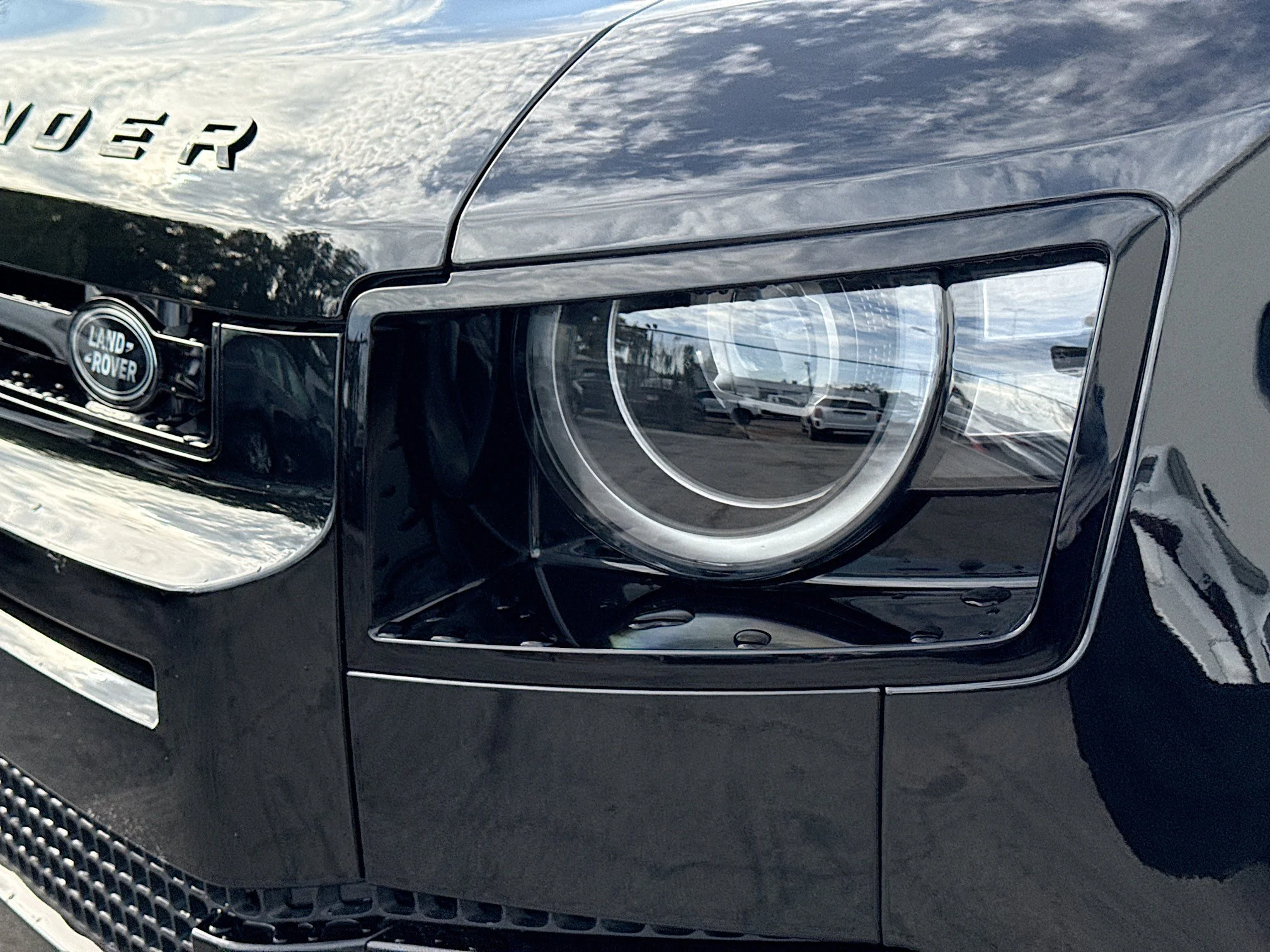 New 2026 Santorini Black Metallic Land Rover X-Dynamic SE image 9