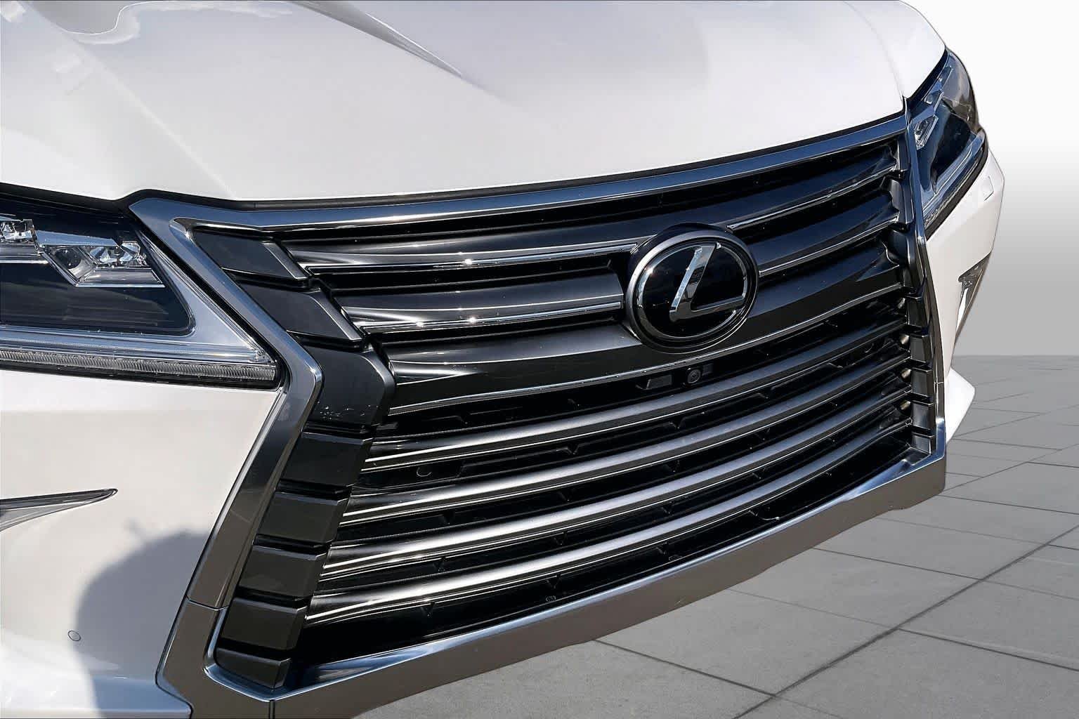 Used 2021 Eminent White Pearl Lexus  image 28