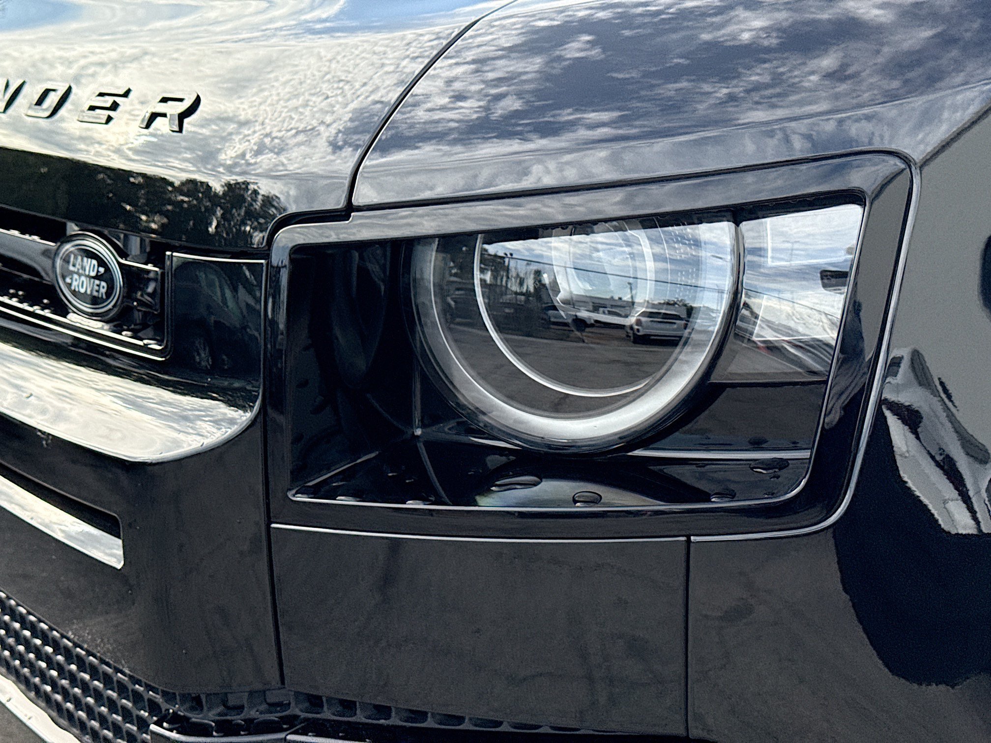 New 2026 Santorini Black Land Rover X-Dynamic SE image 9