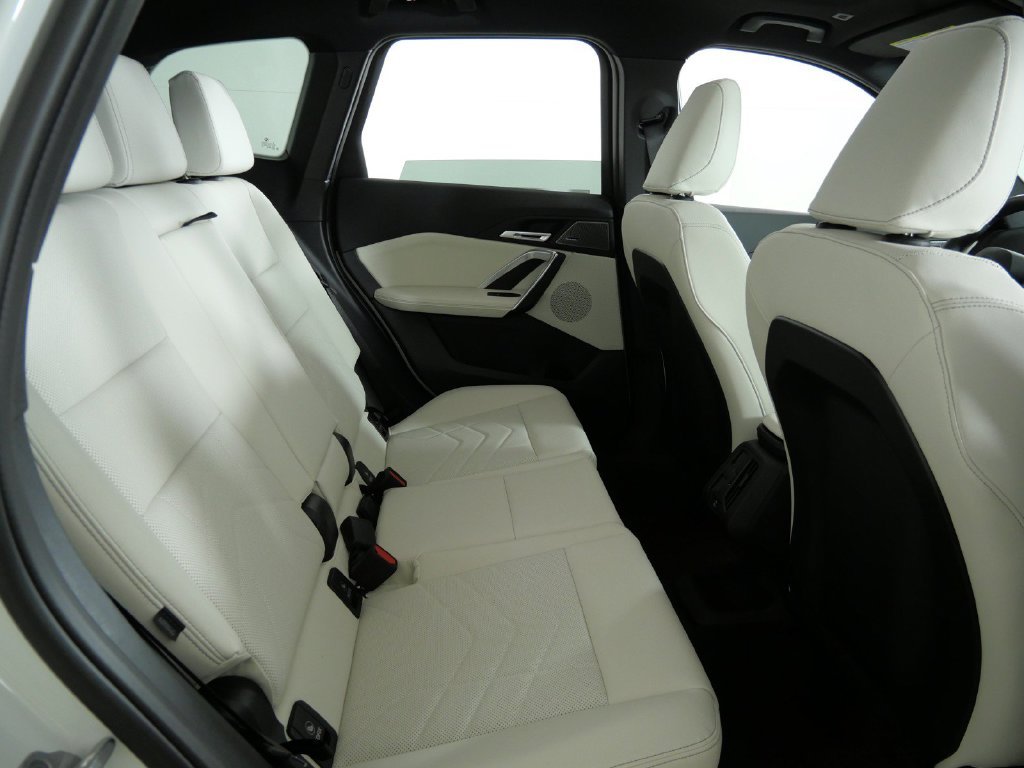 New 2027 Alpine White BMW xDrive28i image 24