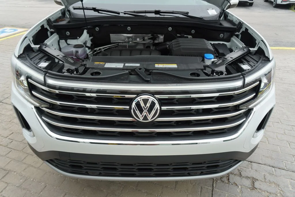New 2026 White/off-white Volkswagen 2.0T SE w/Technology image 32