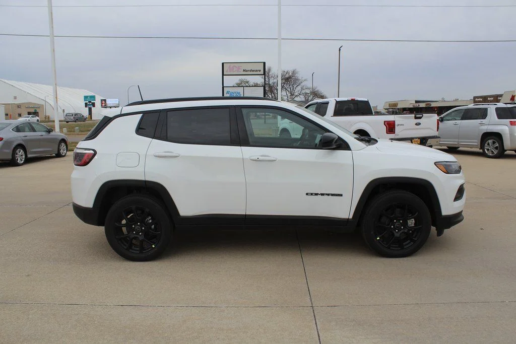 New 2026 White/off-white Jeep Latitude image 2