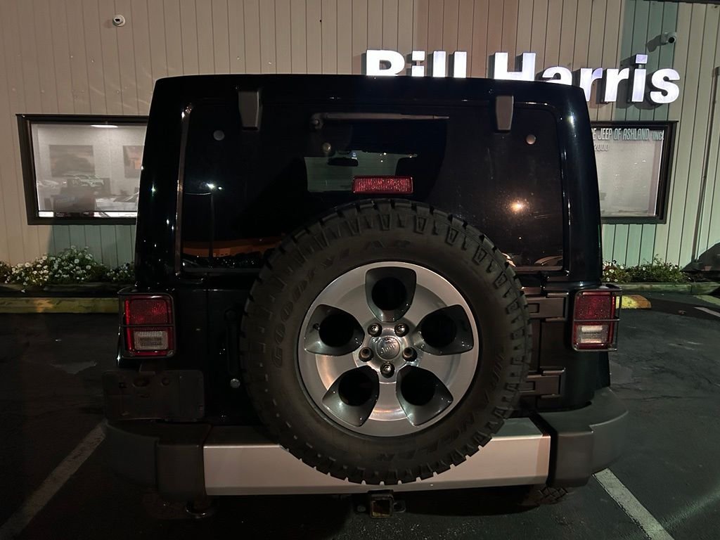 Used 2012 Black Jeep Unlimited Sahara image 3